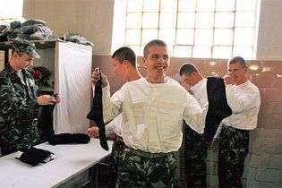Янукович предложил сократить армию