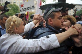 Сторонники Тимошенко разбили под Печерским судом 20 армейских палаток