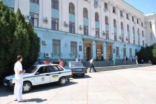 Божевільний намагався спалити Раду міністрів Криму "коктейлем Молотова"