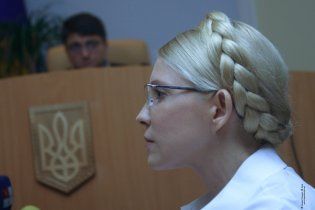 Тимошенко у СІЗО читає Льосу, Шкляра і Муракамі