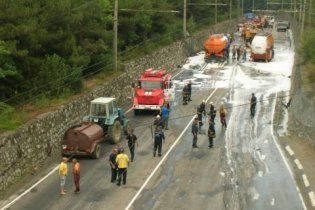 Из-за аварии бензовоза в Крыму образовалась километровая пробка