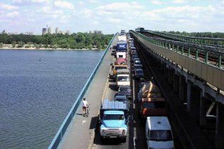 З понеділка в Києві закриють проїзд з мосту Метро в центр