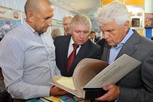 Литвин засипає Азарова листами зі скаргами на міністрів