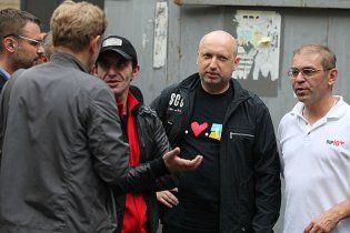 "Беркут" не пропускает нардепов на заседание по делу Тимошенко