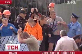 "Охранники" скандальной застройки на Троещине готовятся к новым столкновениям