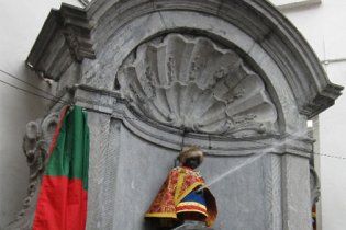 В Брюсселе "Писающего мальчика" одели в наряды Ярослава Мудрого