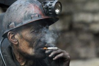 Трое горняков на Донбассе выжили, проведя два дня под обвалом