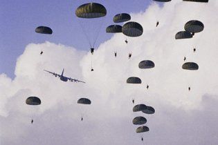 Украинцы учили польских десантников прыгать с парашютом