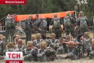 Українці навчали польських десантників стрибати з парашутом