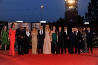 Гвинет Пэлтроу на Венецианском кинофестивале представила фильм "Заражение"