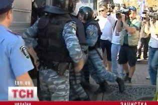 На Крещатике задержаны 8 активистов БЮТ, среди них - комендант городка