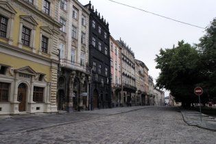 У центрі Львова пластикові вікна замінять на дерев'яні