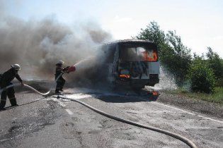 На Житомирщині згорів шкільний автобус, який розвозив дітей