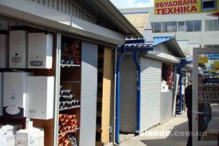 У Дніпропетровську "люди в чорному" захопили ринок