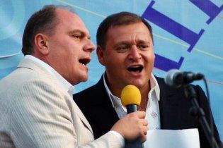 Добкин с министром культуры спели в караоке "Рідна мати моя"