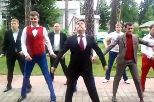 Запальний танець "Дмитра Мєдвєдєва" став хітом рунету