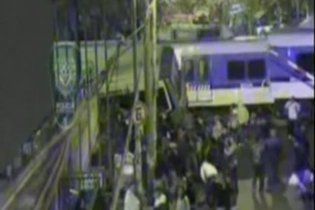 В Аргентине столкнулись автобус и два поезда: 11 погибших, сотни раненых