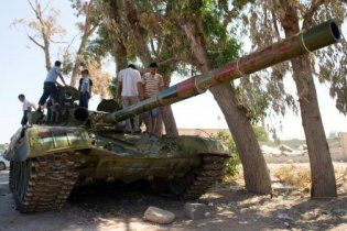 МЗС Росії: у Лівії затримали українців за ремонт танків Каддафі