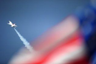Жертвами падіння літака на авіашоу в США стали не менше 12 чоловік