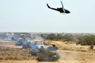 У США розбився військовий вертоліт: 2 пілотів загинуло, зайнялася база