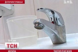 Дніпропетровську вирубили воду: місто без операцій, навчання і туалетів