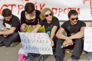У центрі Києва студенти знову б'ються з беркутівцями