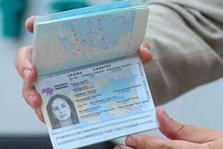Кожен українець отримає 5 нових "паспортів" по 300 гривень