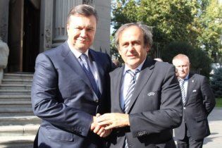 Платіні похвалив Януковича за успішну підготовку до Євро 2012