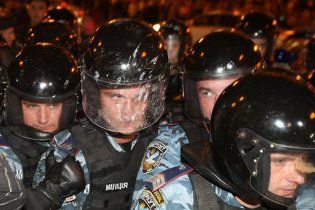 В Одесі справжня війна. На штурм кілерів, які вбили міліціонерів, кинули БТР