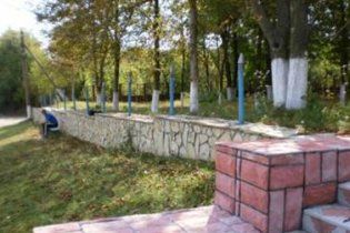 На Вінничині вандали викрали огорожі братської могили