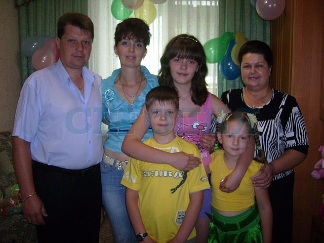 Вбитий Микола Короїд з родиною