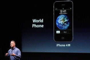 iPhone 4S надійшов у продаж