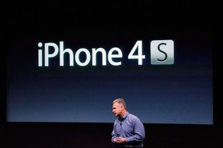 Война патентов: Samsung требует запретить новый iPhone в четырех странах