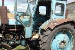 На Віниччині чоловіка задавив власний трактор