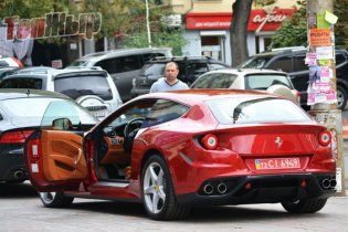 В Киеве за день продали три Ferrari за миллион долларов