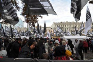 Несколько тысяч сторонников Тимошенко перекрыли Крещатик