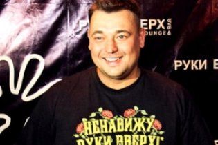 У центрі Москви Сергій Жуков роздавав шпроти та жувальні гумки "Love is"