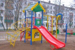 В Кировограде люди 13 лет воюют с застройщиком за детскую площадку