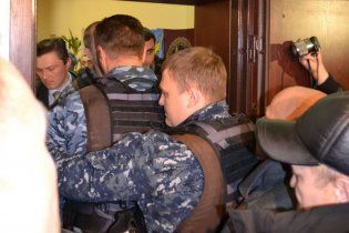 Налоговики искали в офисе афганцев угольную мафию их лидера