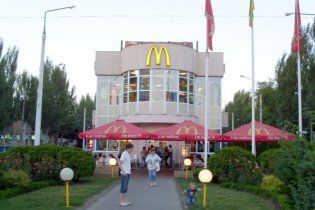 У Запоріжжі фанати влаштували побоїще в "МакДональдсі" (відео)