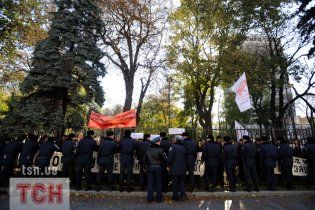 Чернобыльцы штурмовали Раду, сломав забор