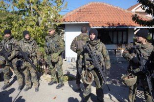 Миротворцы НАТО разогнали сербов на границе Косово слезоточивым газом