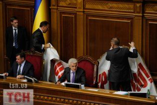 БЮТ зупинив роботу Ради, щоб не голосувати за звільнення Тимошенко
