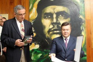 Янукович провел "очень интересный разговор" с Фиделем Кастро