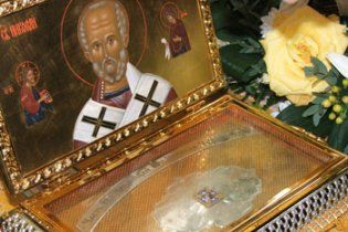 В Киев привезли мощи Святого Николая