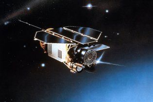 Обломки неуправляемого спутника весом около 1,6 тонны упали на Землю