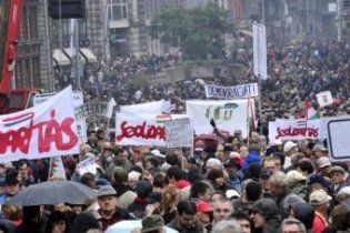 Десятки тисяч угорців виступили з антиурядовими протестами