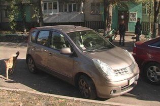 Авто лікарів позначать стікерами і дозволять безкоштовно паркуватись