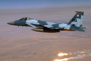 Истребитель F-15 разбился на севере Лас-Вегаса