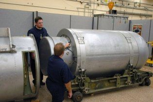 США розбирають останню гігантську ядерну бомбу